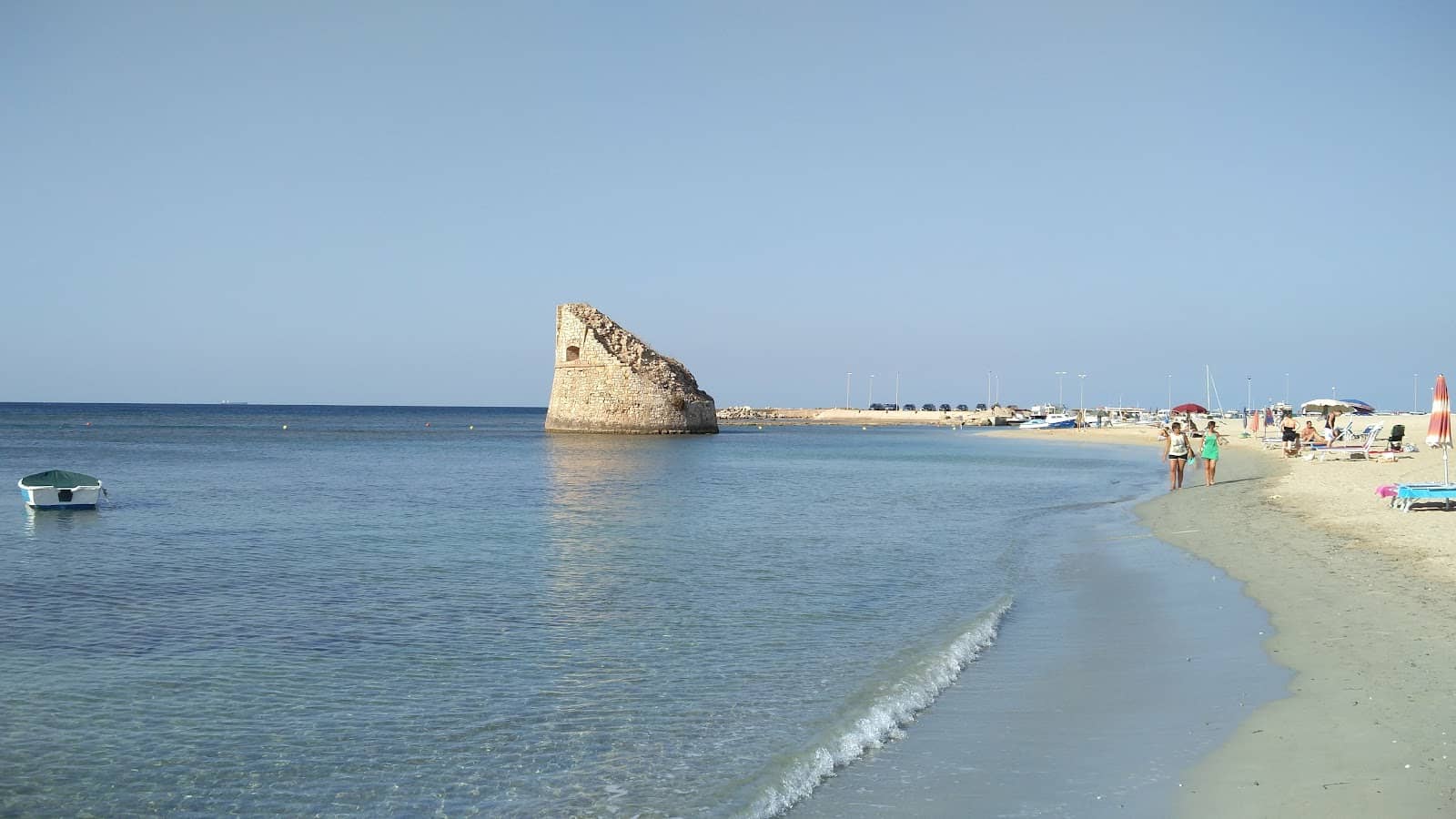 Beachfront Dining & Cocktails