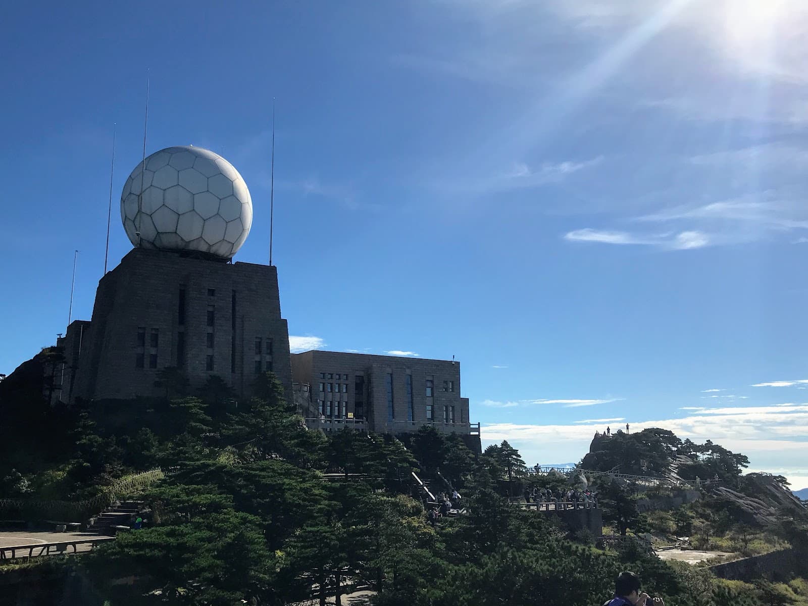 Bright Summit (Guangmingding) - Image 1