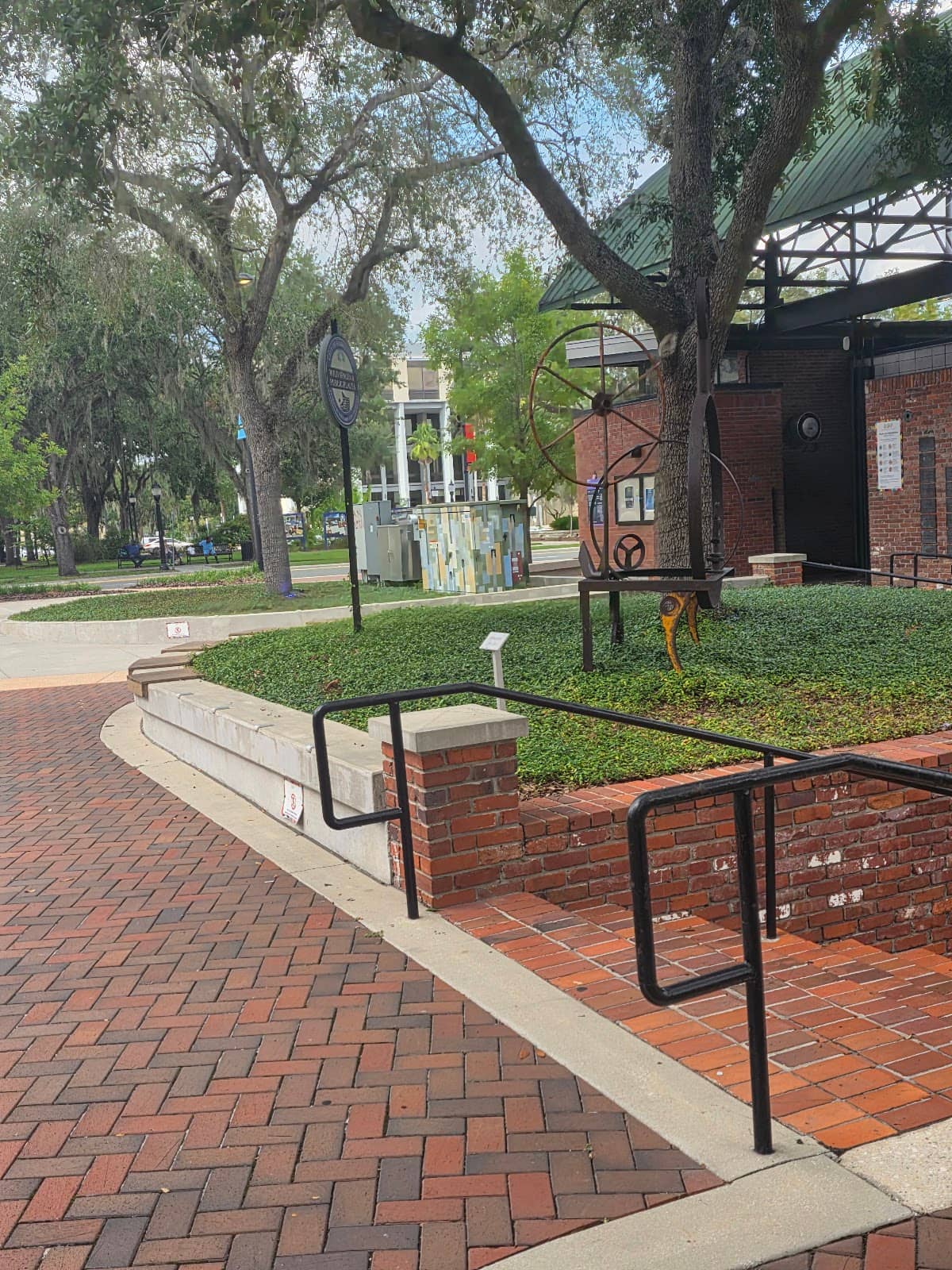 Independent Boutiques & Cafes