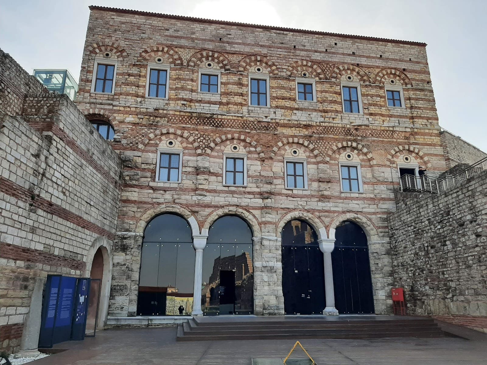 Tekfur Sarayı - Image 1