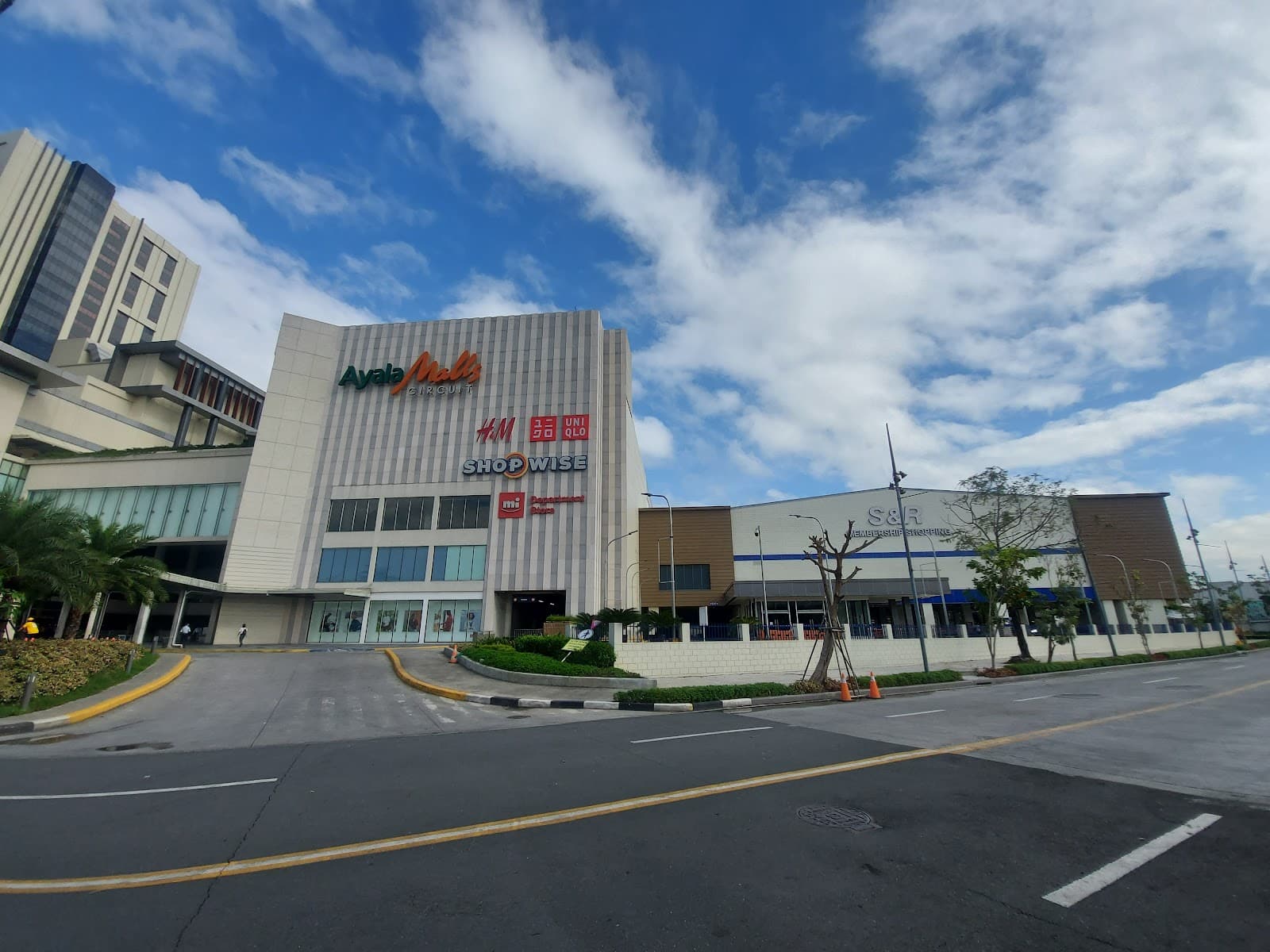 Circuit Makati - Image 1