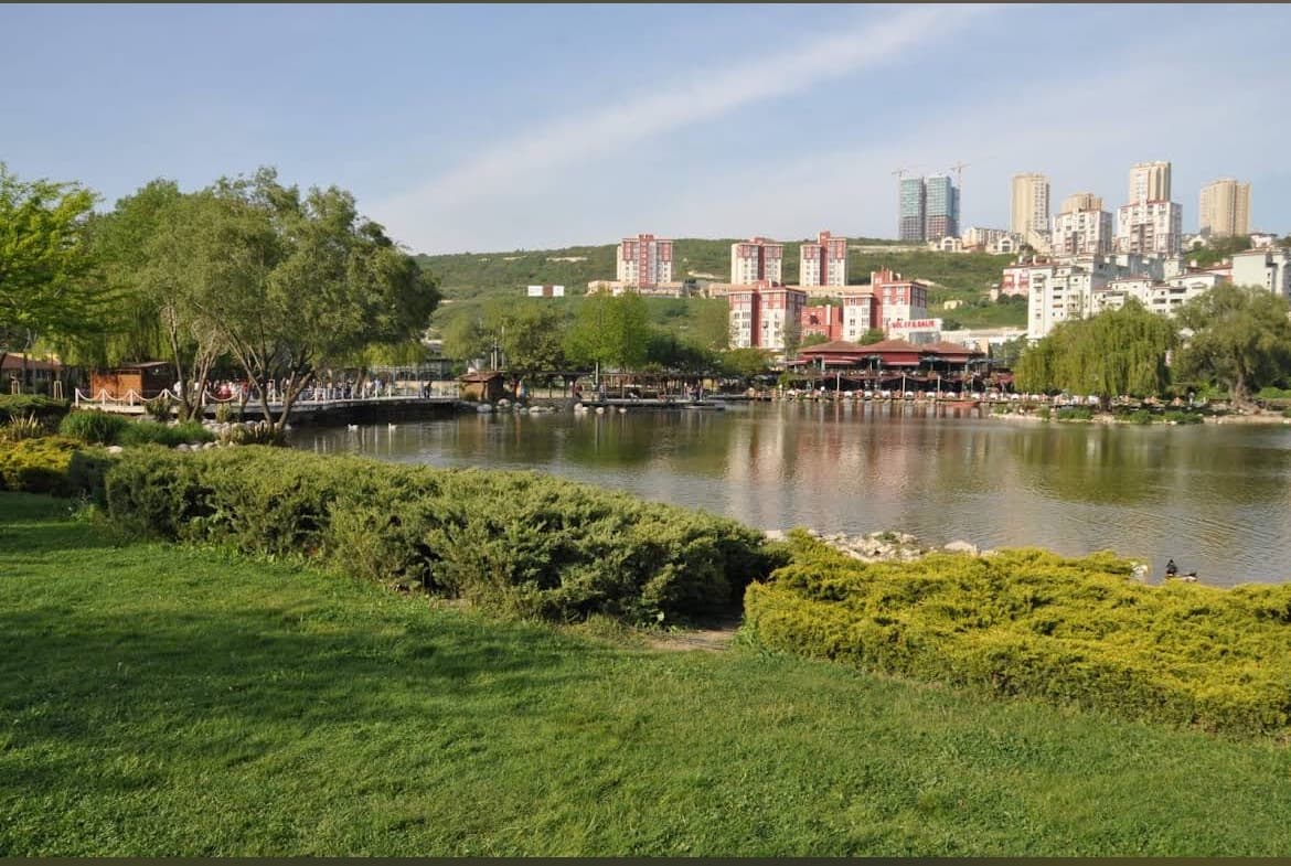 Bahçeşehir Gölet Park - Image 1