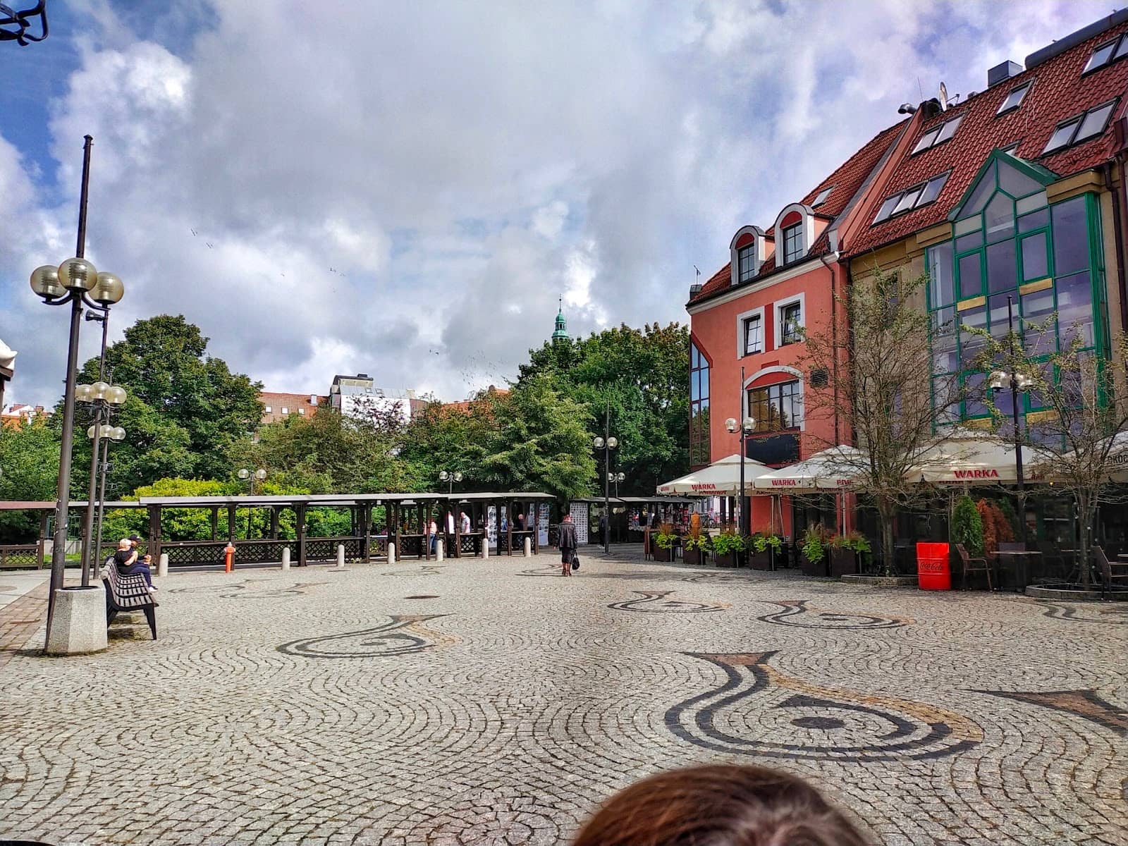 Vibrant Pubs and Cafes