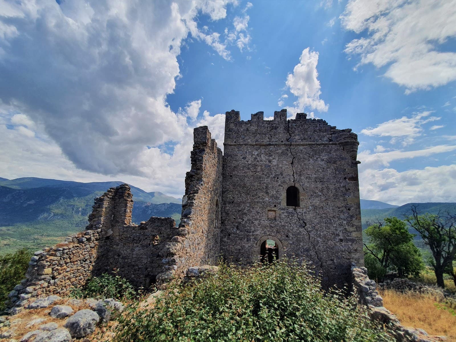 Zarnata Castle - Image 1