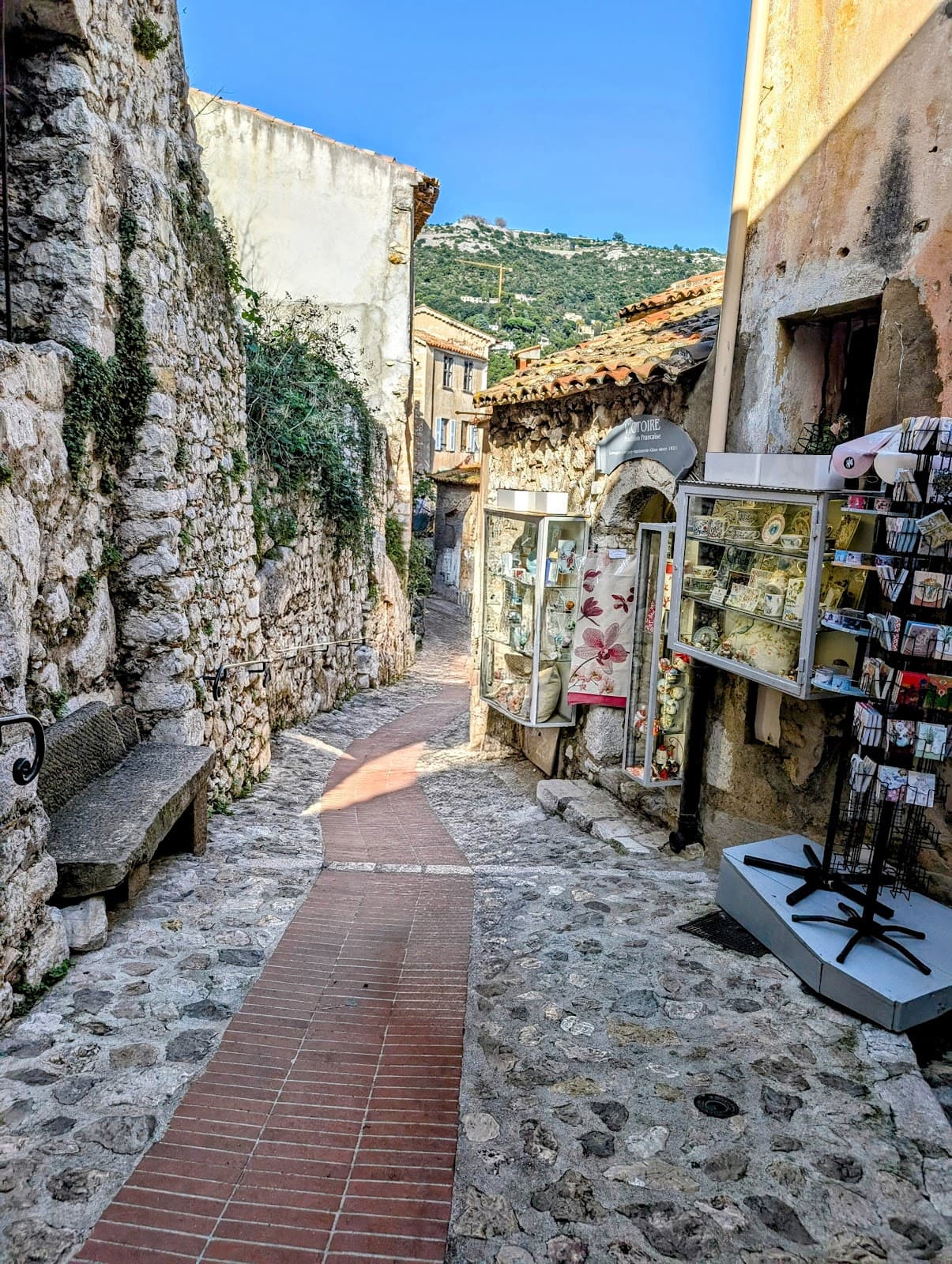 Ăze Village - Image 1