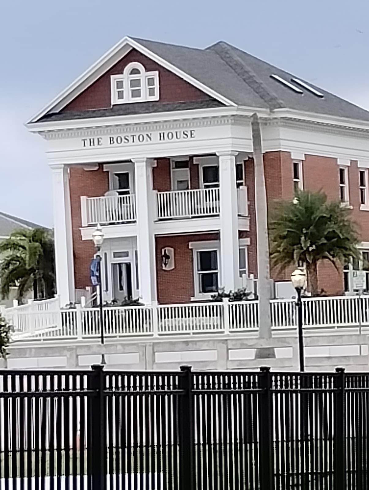 The Boston House Cresthaven - Image 1