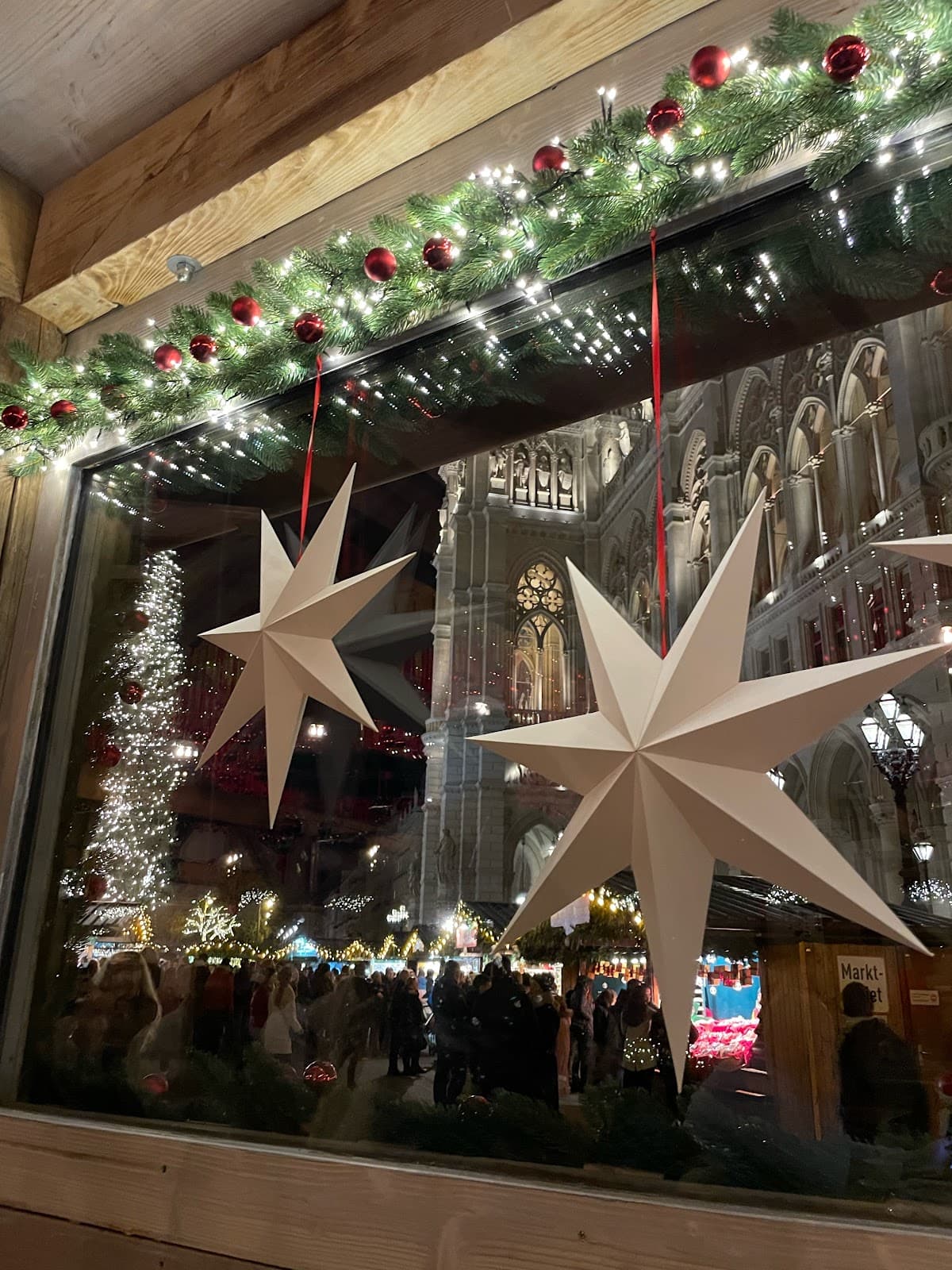 Wiener Eistraum (Rathausplatz) - Image 1