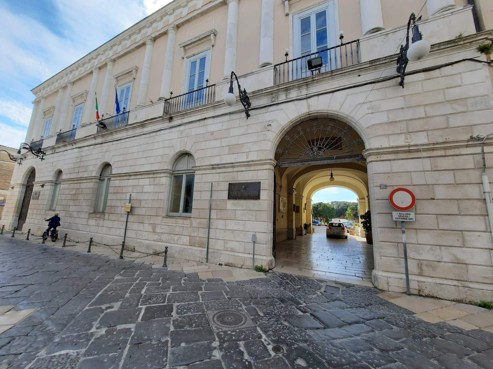 Palazzo Mozzagrugno - Image 1