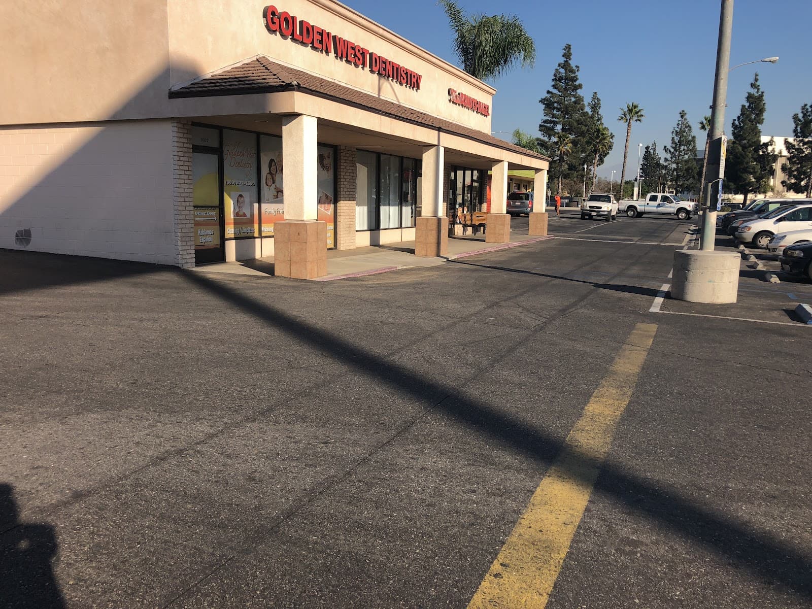 Sierra Avenue Main Street - Image 1