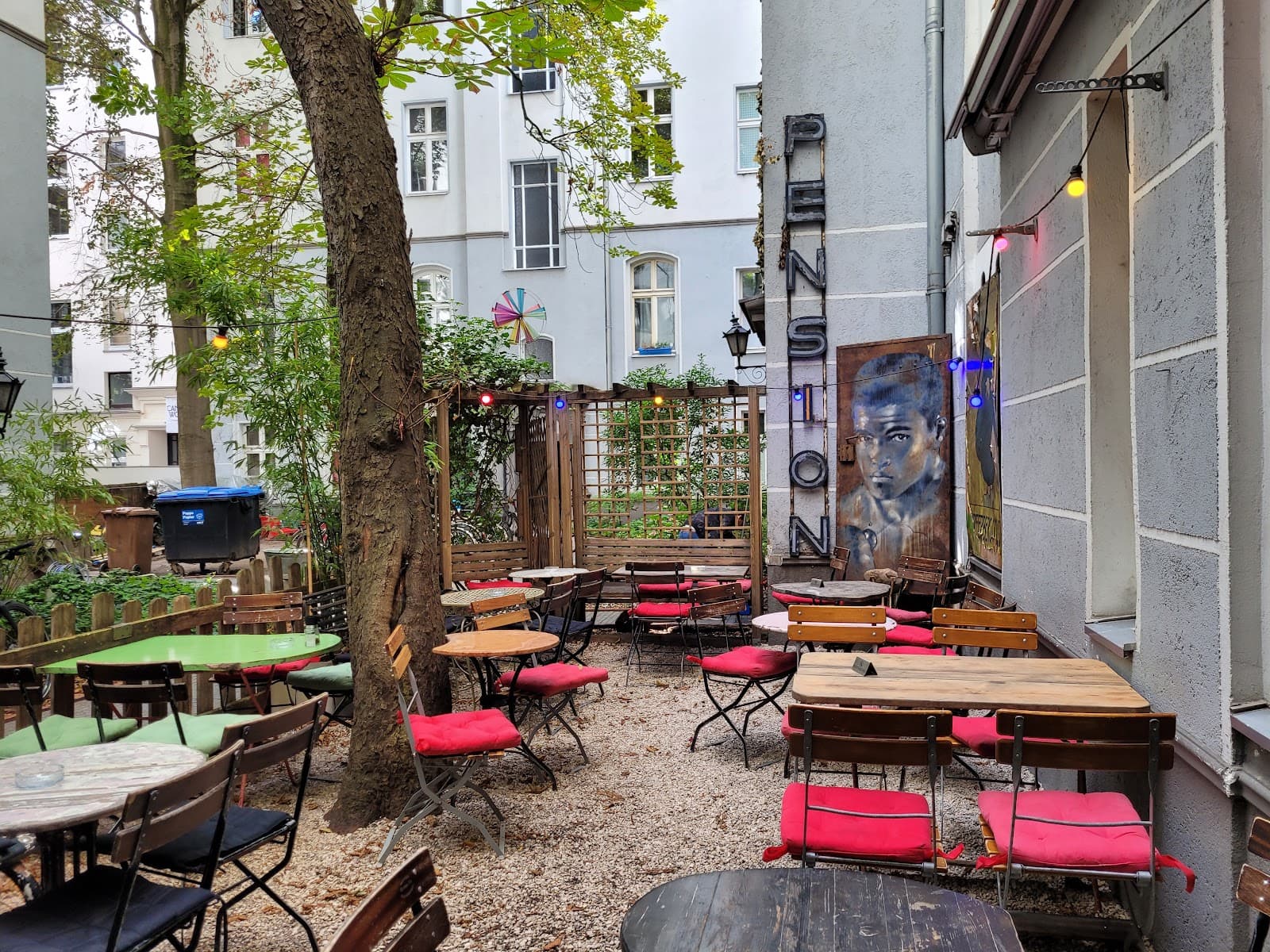 Schwarzes Cafe - Image 1