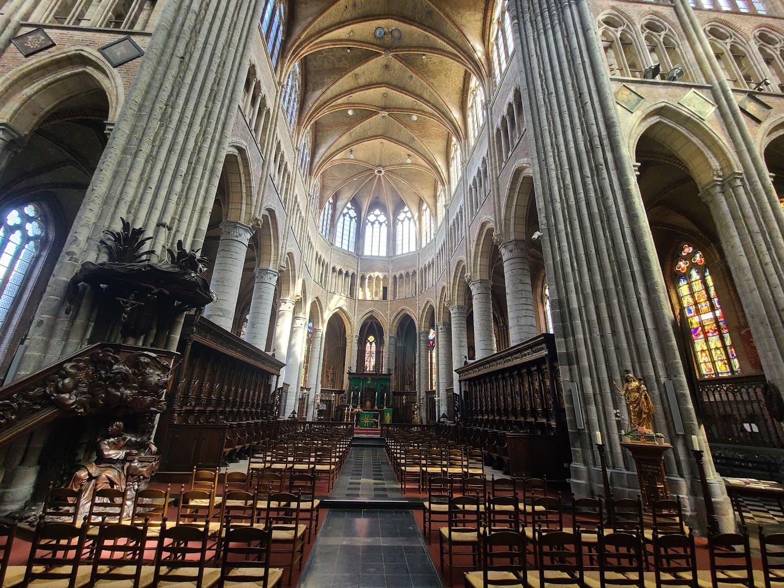 Veurne St Walburga Church - Image 1
