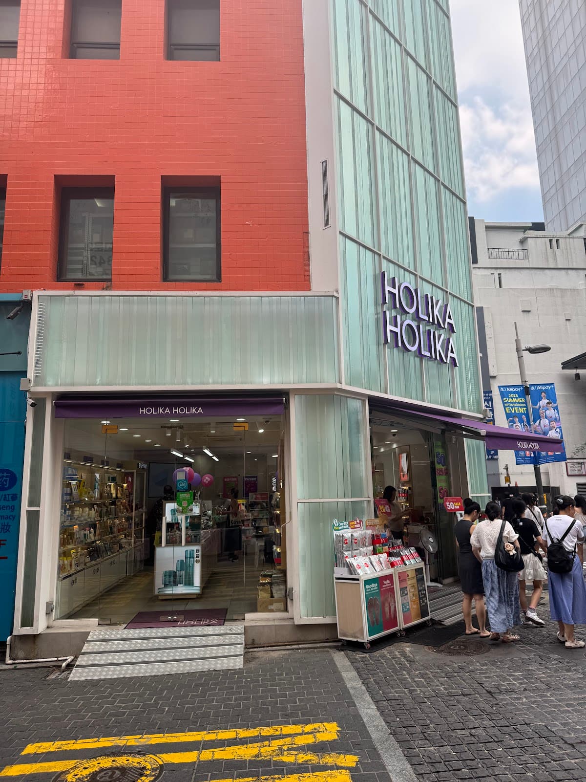 Holika Holika Myeongdong - Image 1