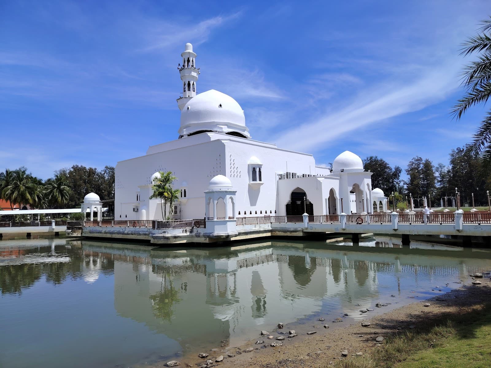 Tengku Tengah Zaharah Mosque Kuala Terengganu - Image 1