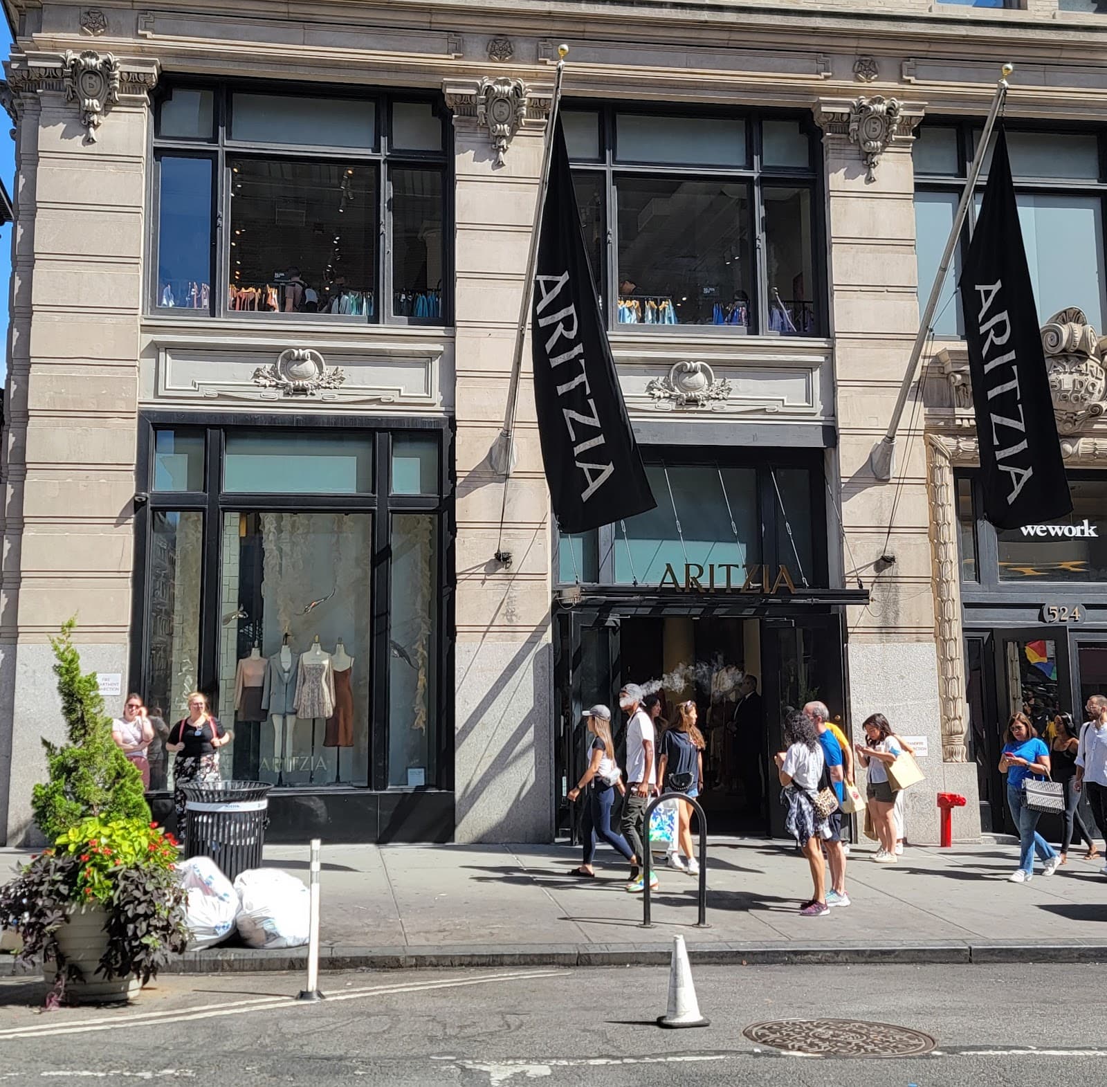 Aritzia - Image 1