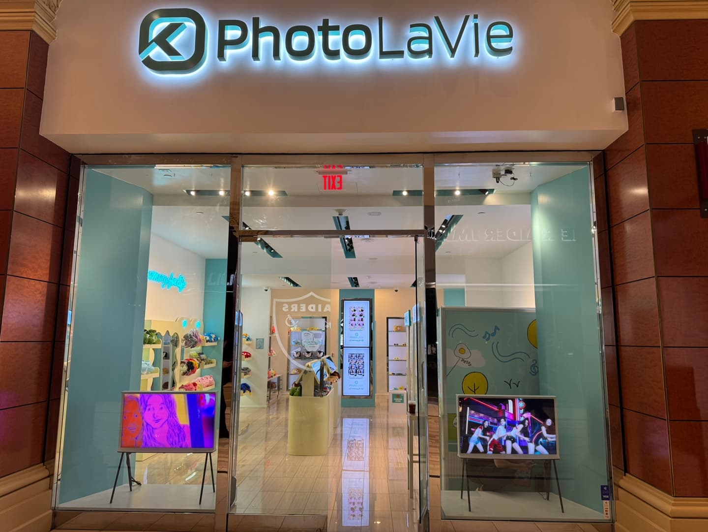 K Photo LaVie at Mandalay Bay - Image 1