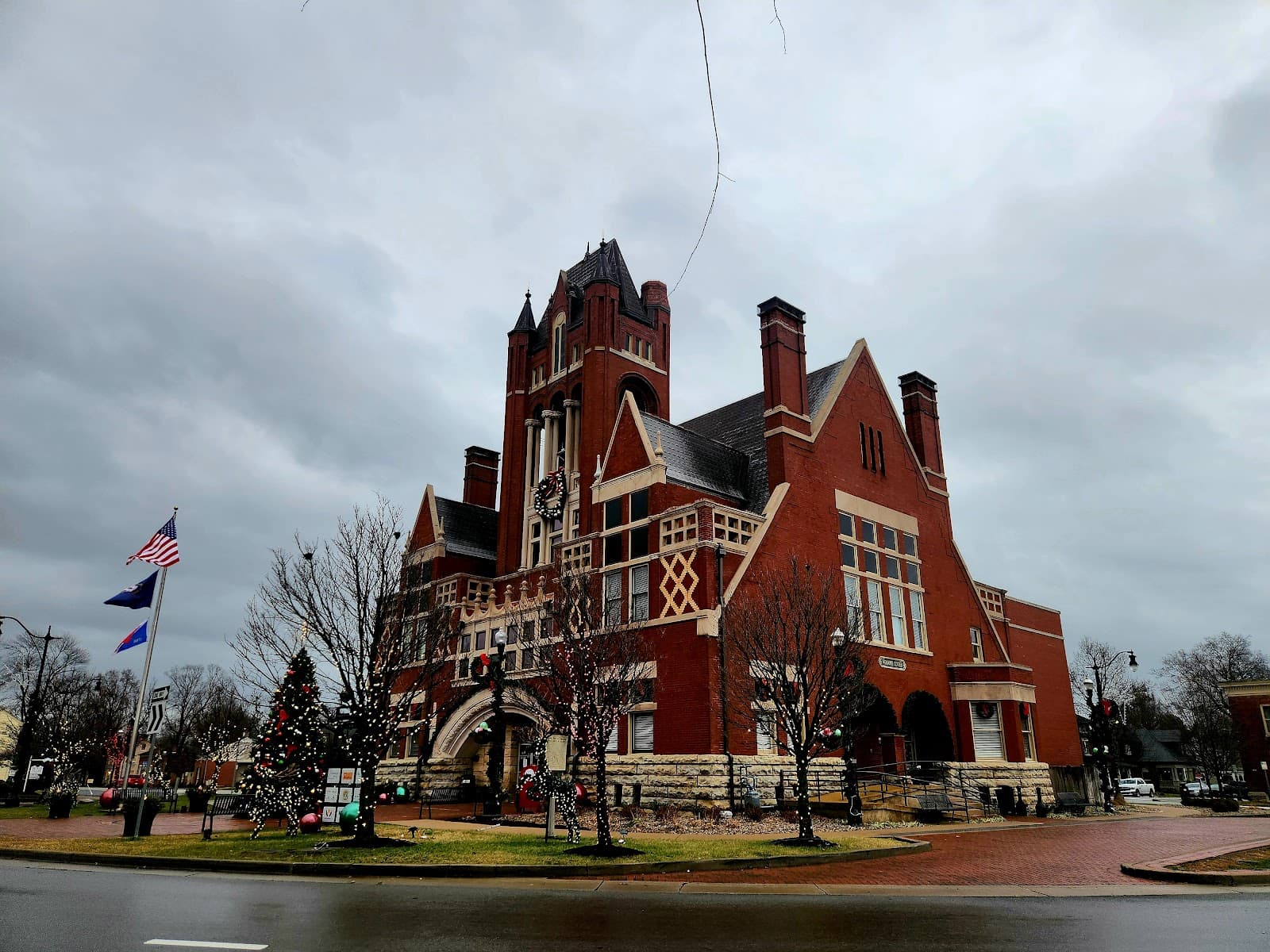 Bardstown Courthouse Square - Image 1