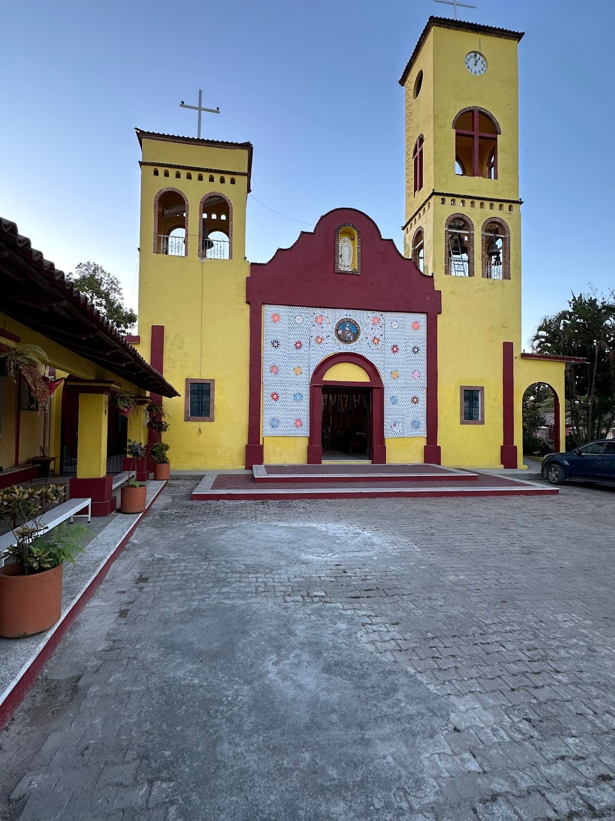 Parroquia de San Pedro Apóstol El Tuito - Image 1