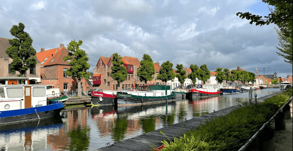 Coupure Canal and Houseboats Bruges - Image 1