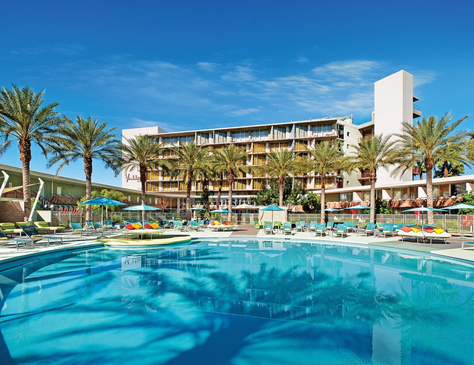 Hotel Valley Ho - Image 1