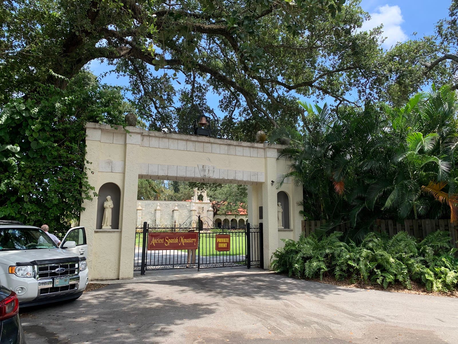 Judge Arthur I. Snyder Tennis Center - Image 1