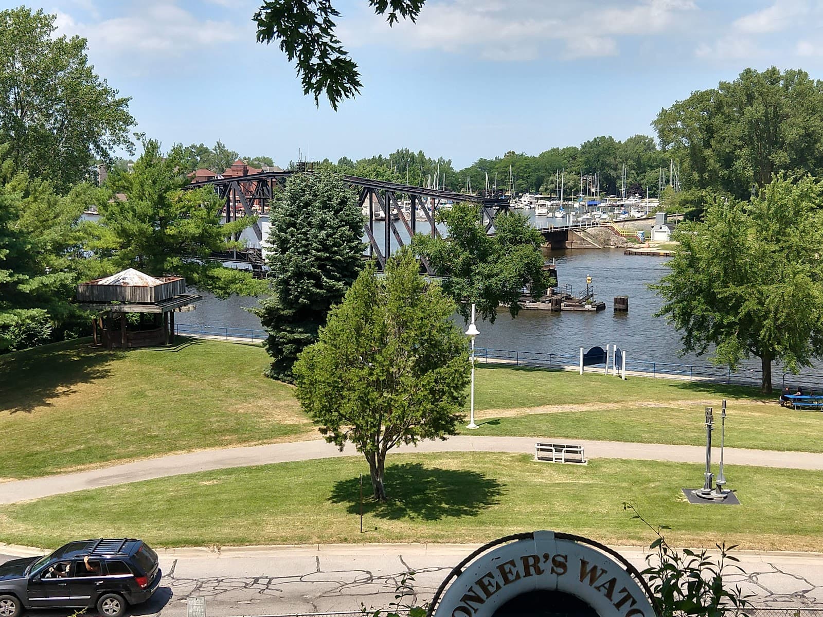 Lake Bluff Park - Image 1