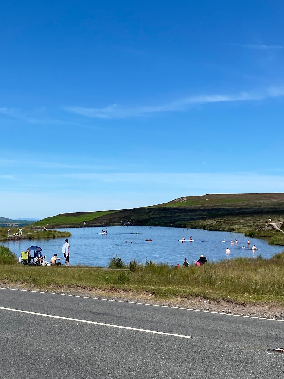 Keeper's Pond / Pen-ffordd-goch Pond - Image 1