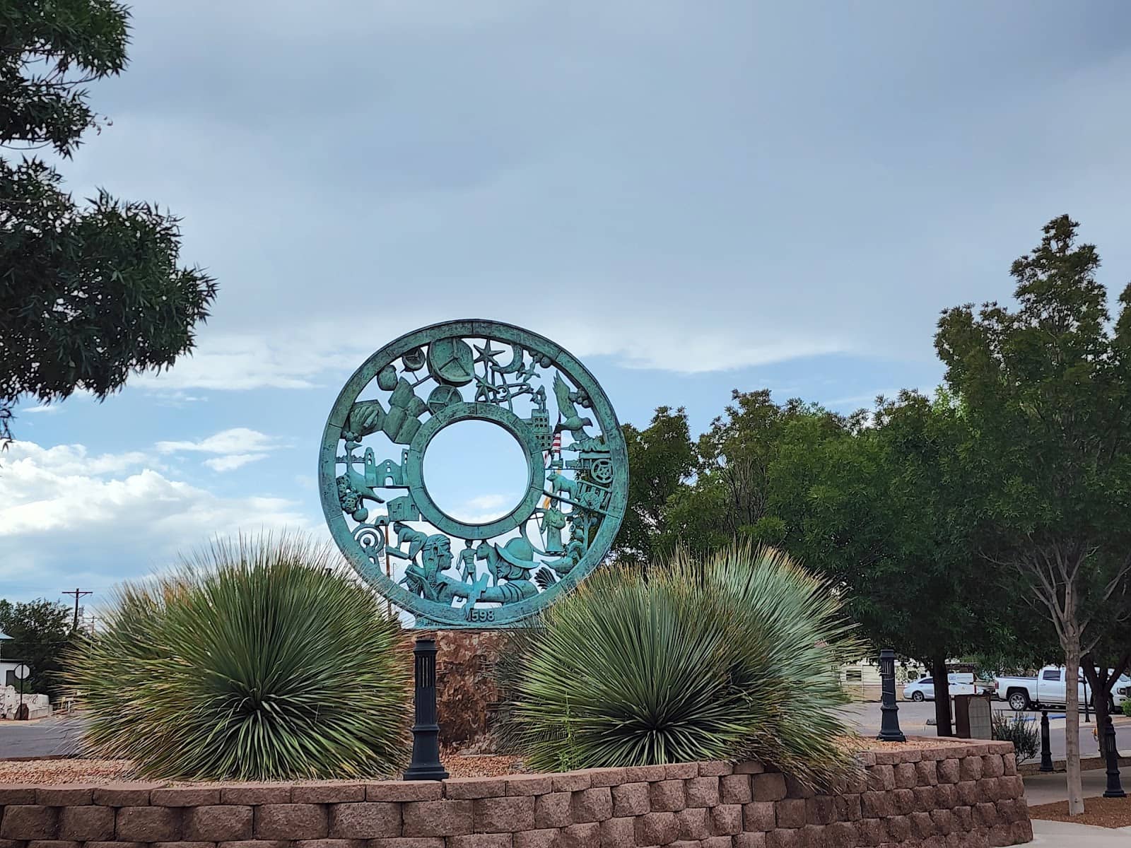 Farmers' Market & Live Music