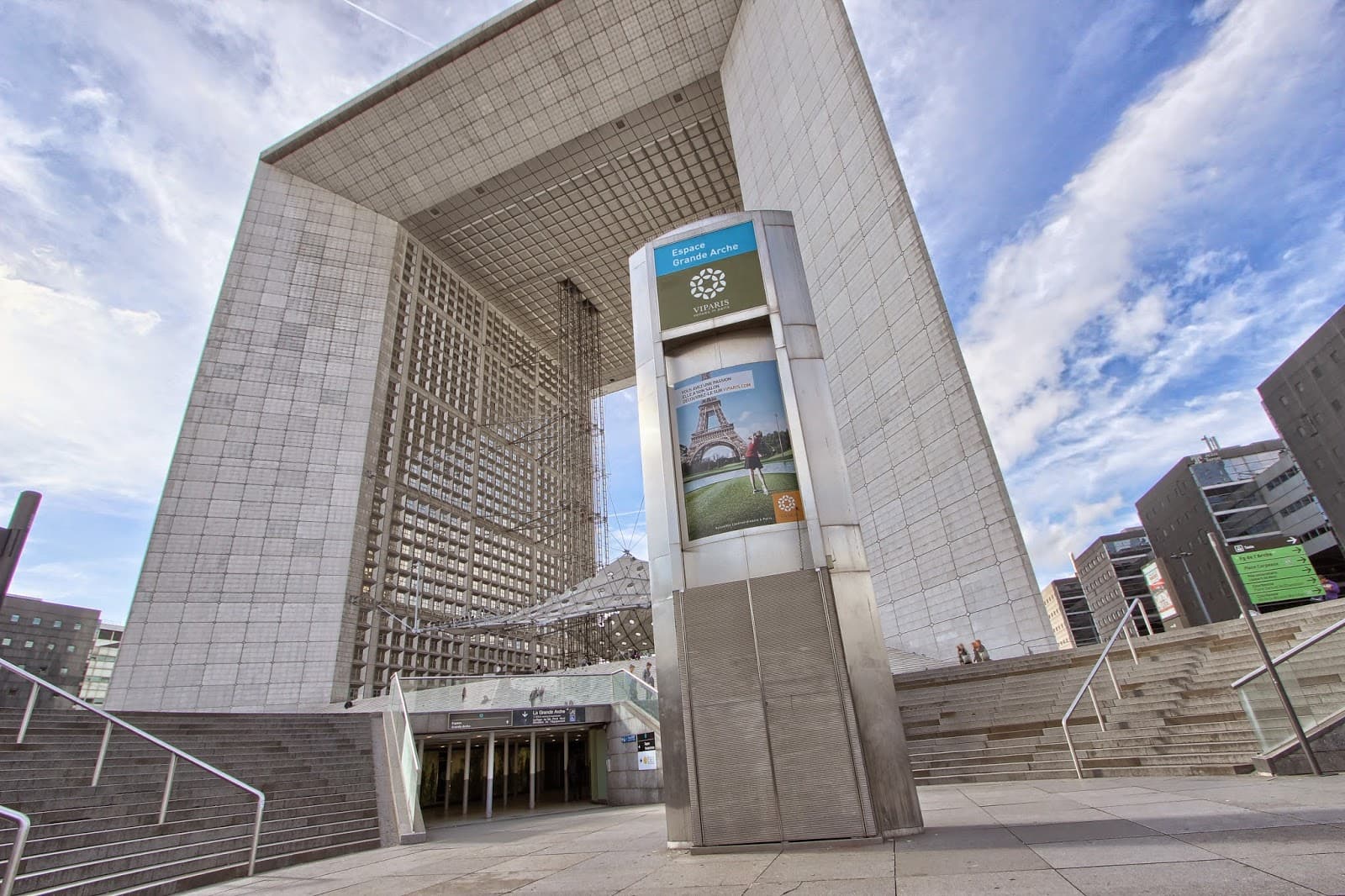 Grande Arche Rooftop - Image 1