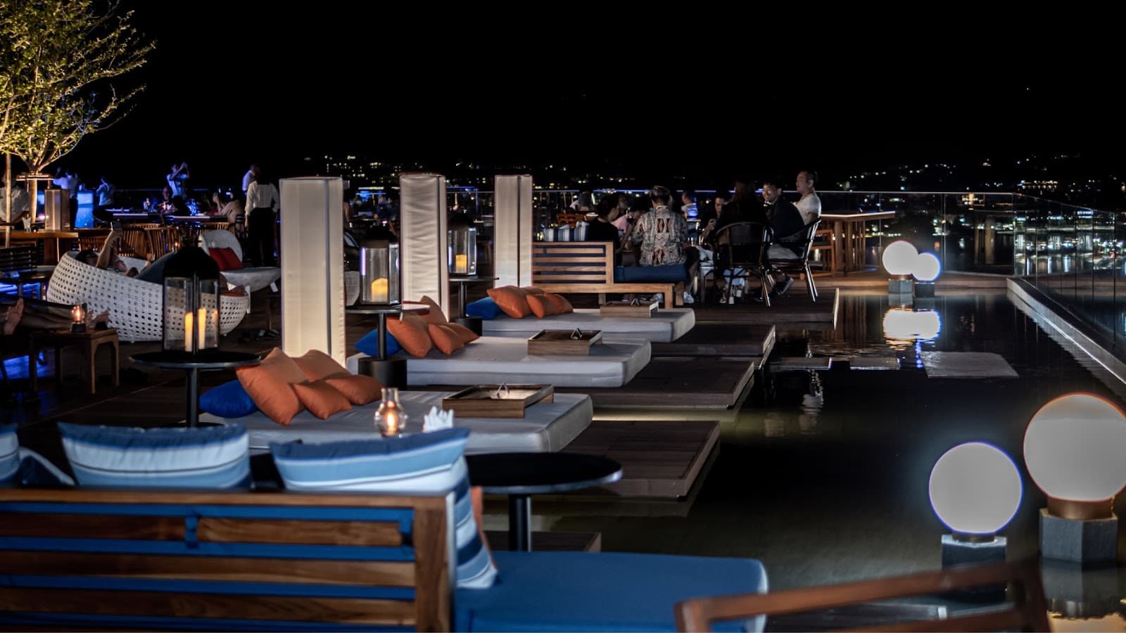 Small Bar with a View - Image 1