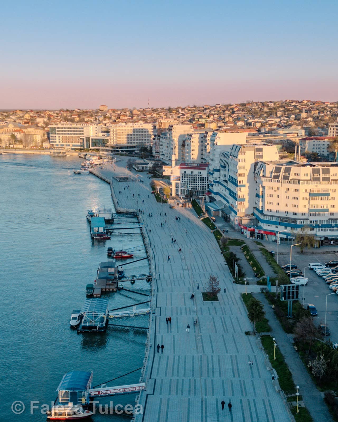 Riverside Dining & Cafes