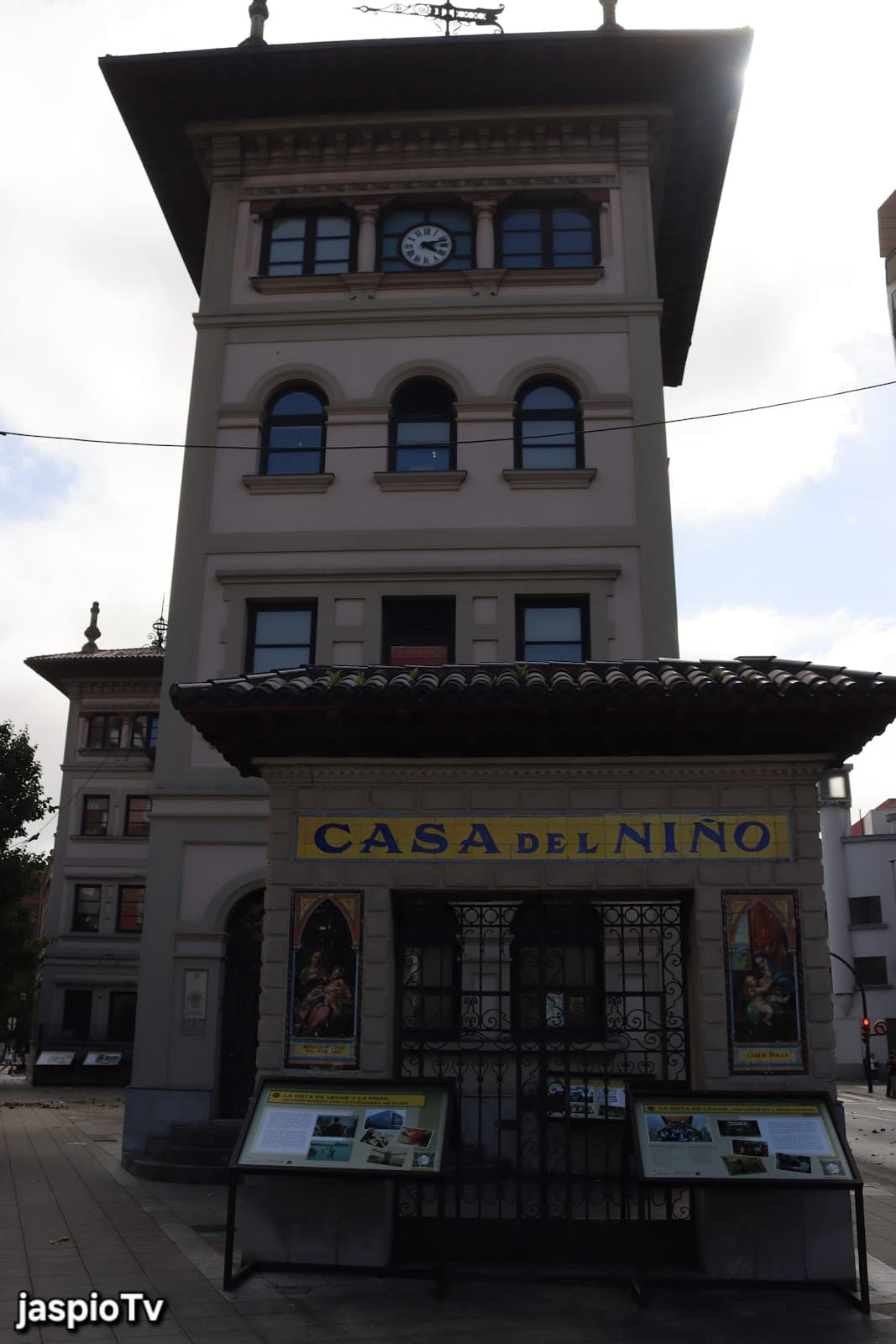 Gota de Leche Building - Image 1