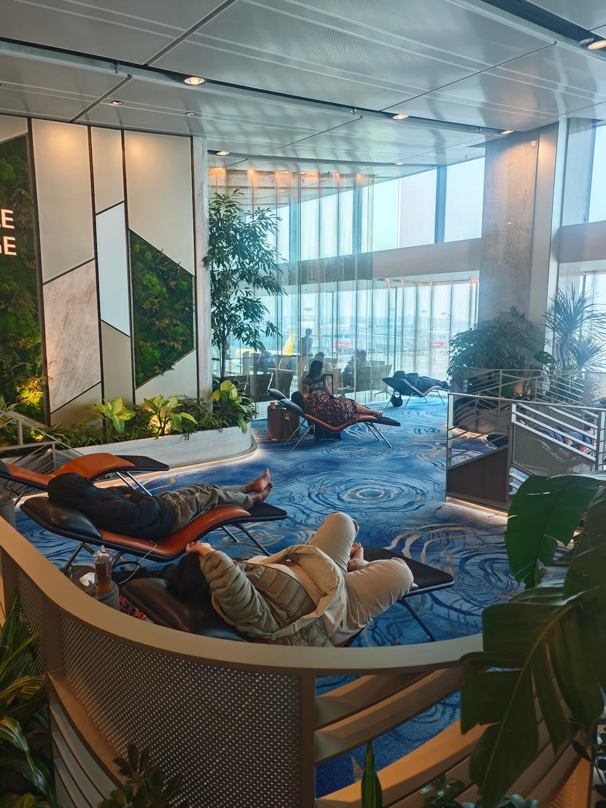 Various Snooze Lounges, Changi Airport - Image 1