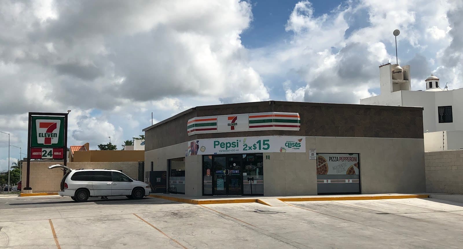 7-Eleven Cancun - Image 1
