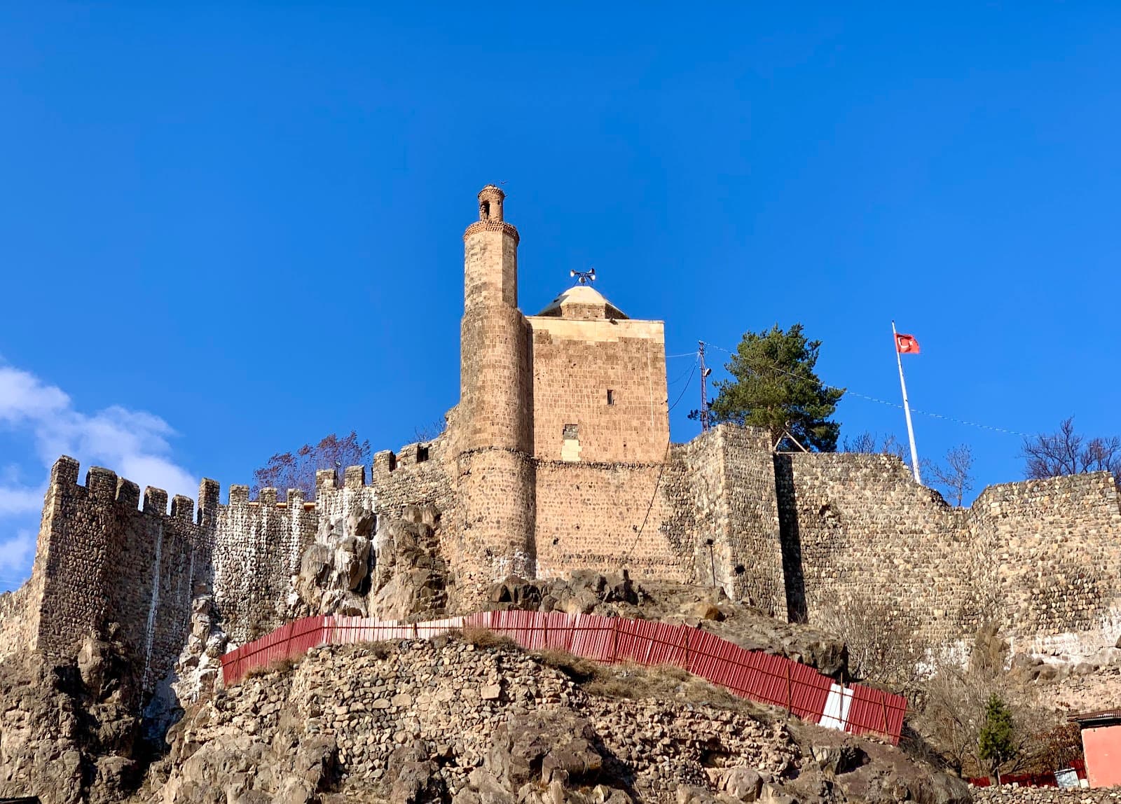 İspir Fortress - Image 1