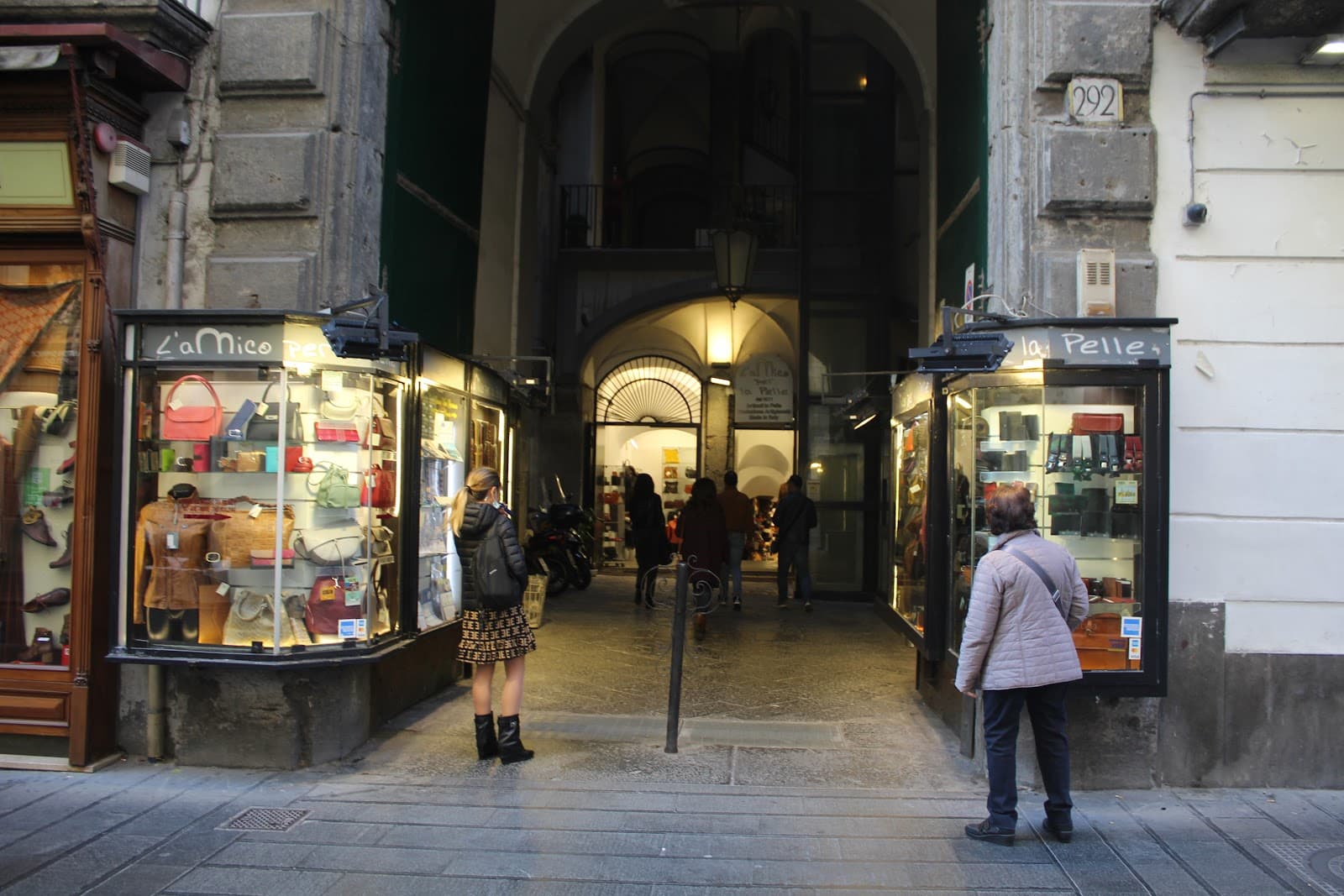 L'Amico per la Pelle, Via Toledo, 292, Naples, Italy - Image 1