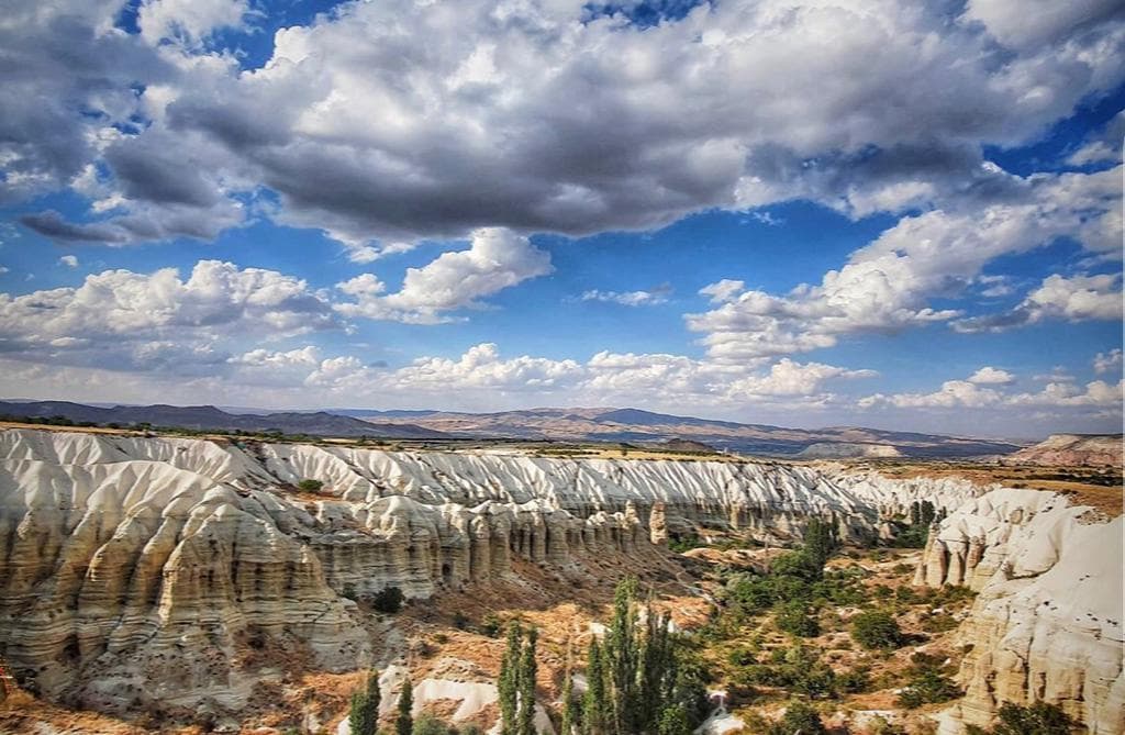 Love Valley - Image 1