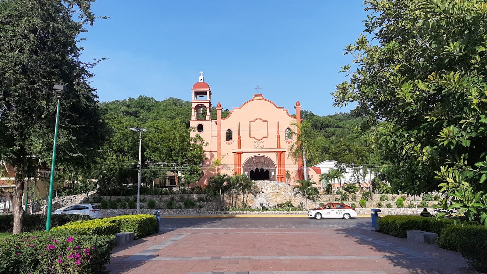 Plaza Principal La Crucecita Huatulco - Image 1