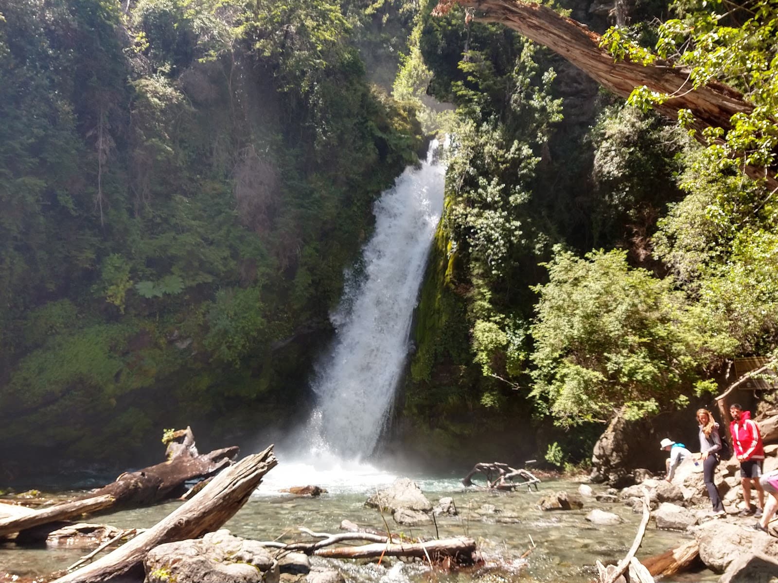 Cascada Corbata Blanca - Image 1