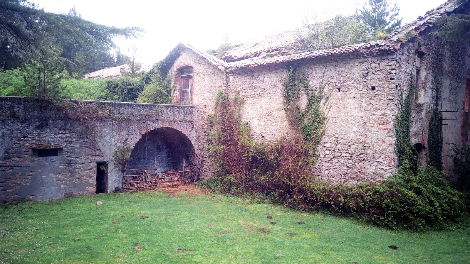 Ferdinandea (Bourbon estate ruins) - Image 1