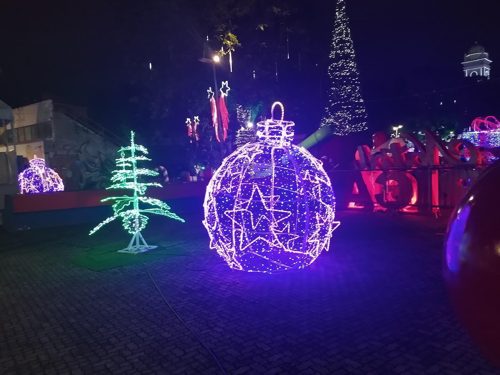 Orlando de Barros Pimentel Square - Image 1