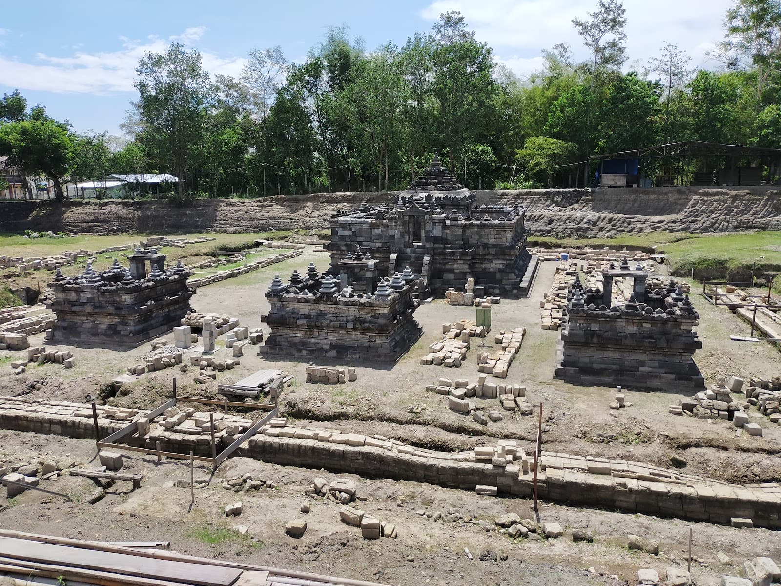 Kedulan Temple - Image 1
