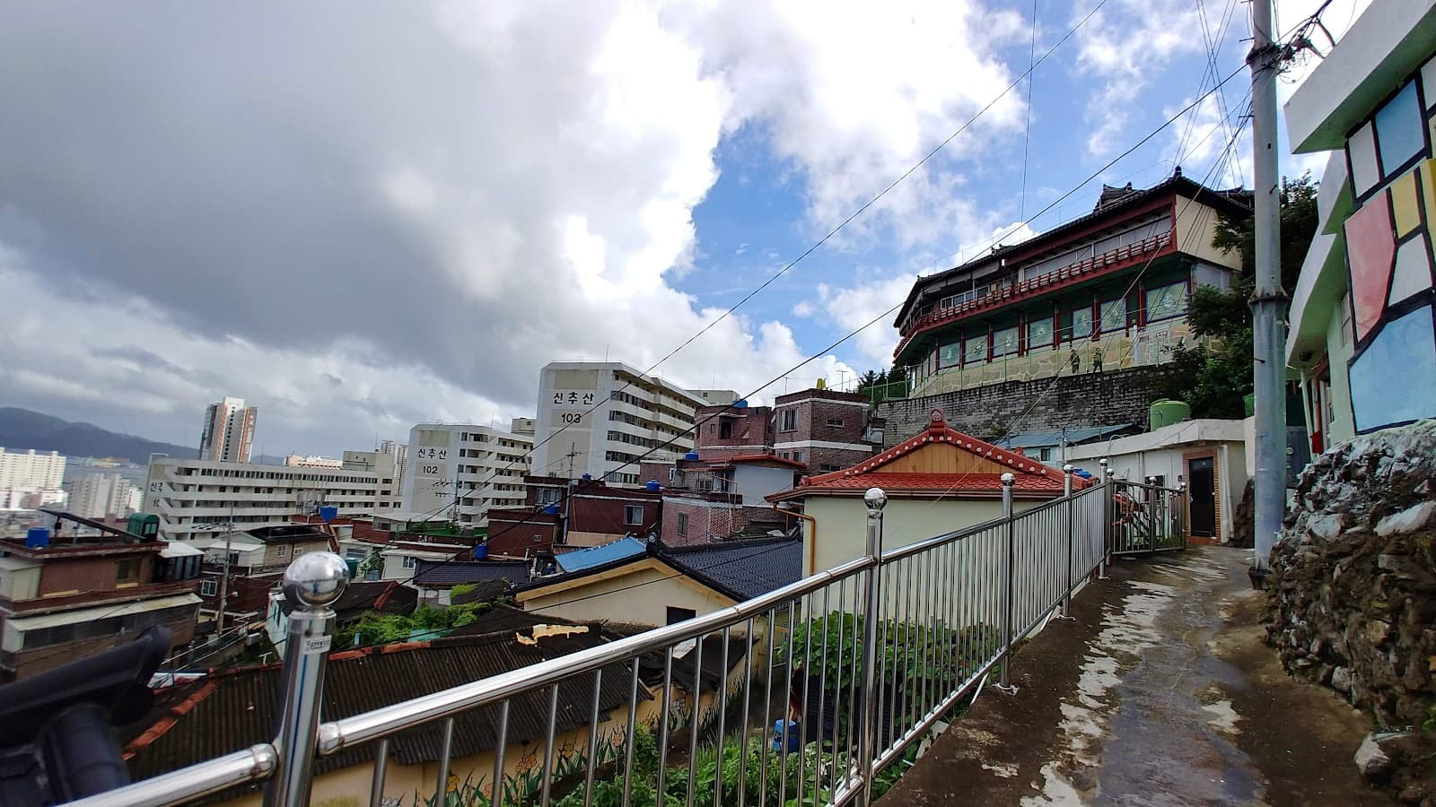 Gagopa Kkoburang-gil Mural Village - Image 1
