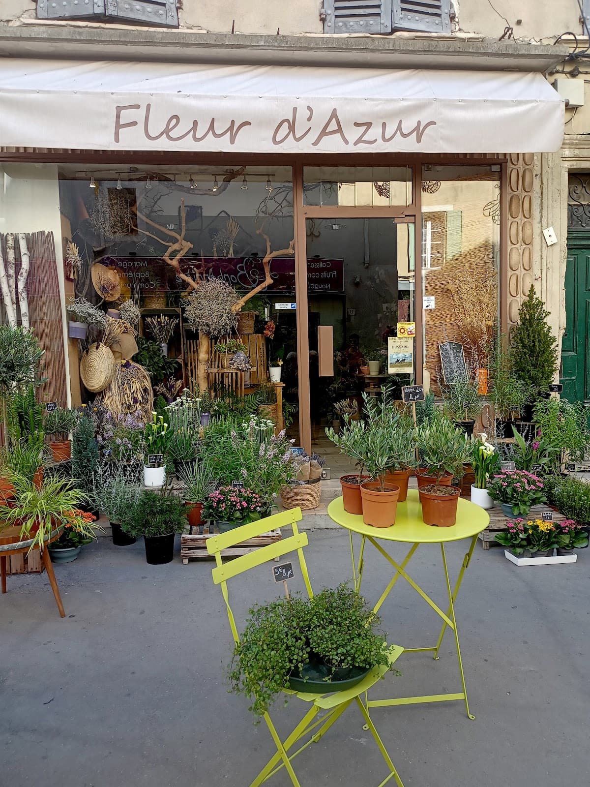 Apt Saturday Market - Image 1