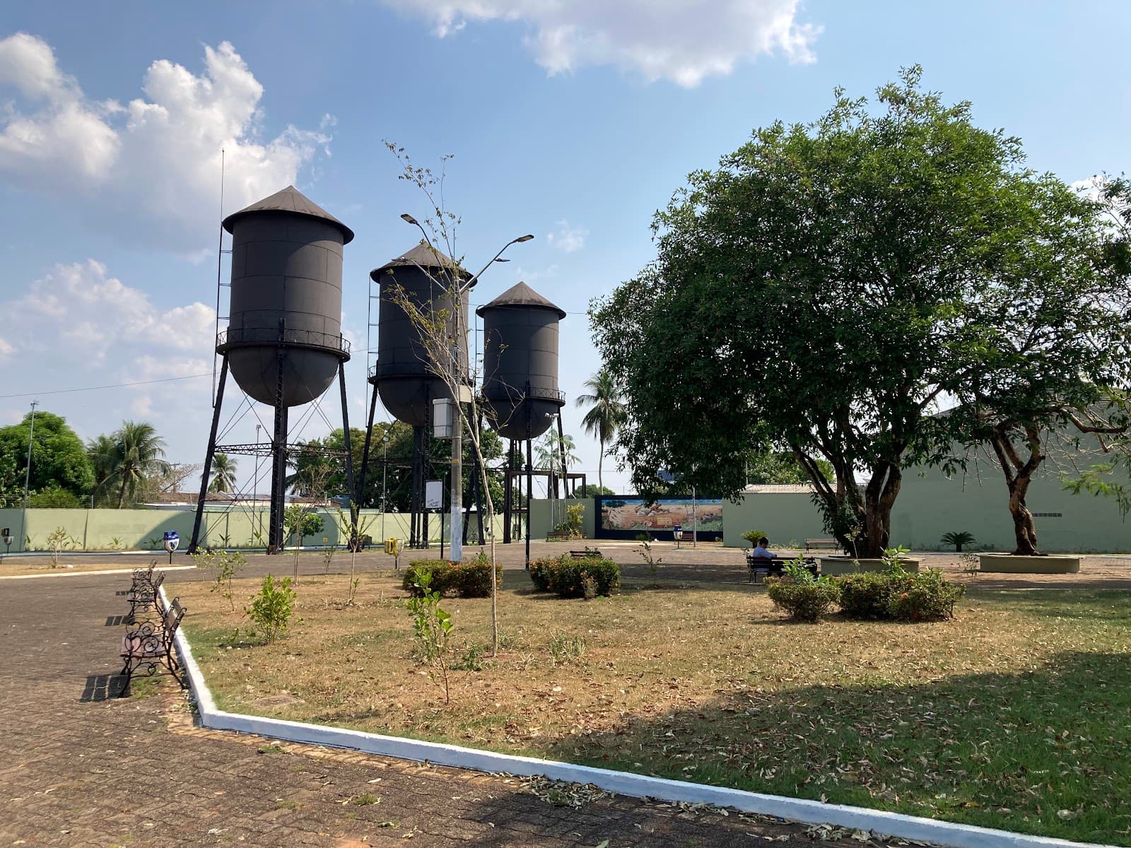 Three Water Towers (Três Caixas d'Água) - Image 1