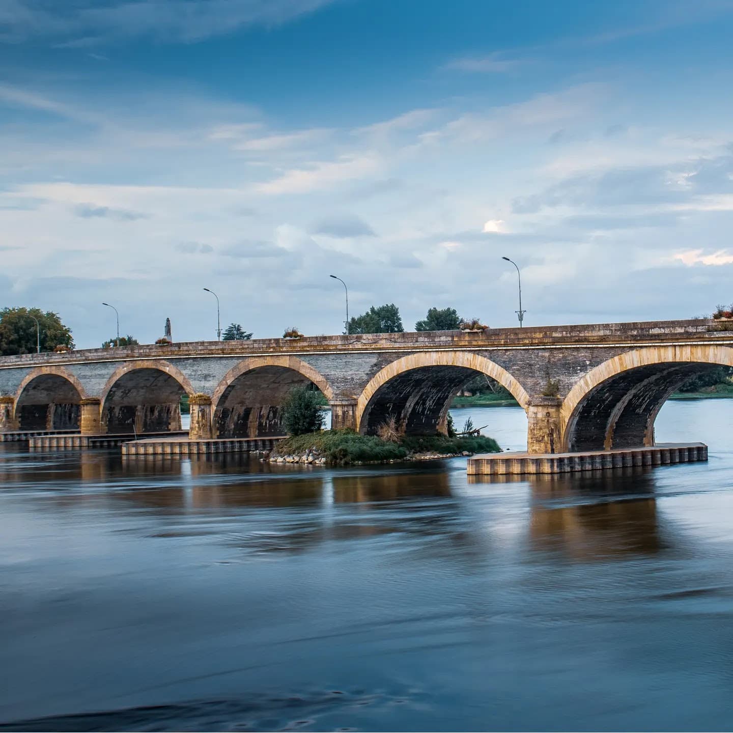 Les Ponts-de-Cé - Image 1