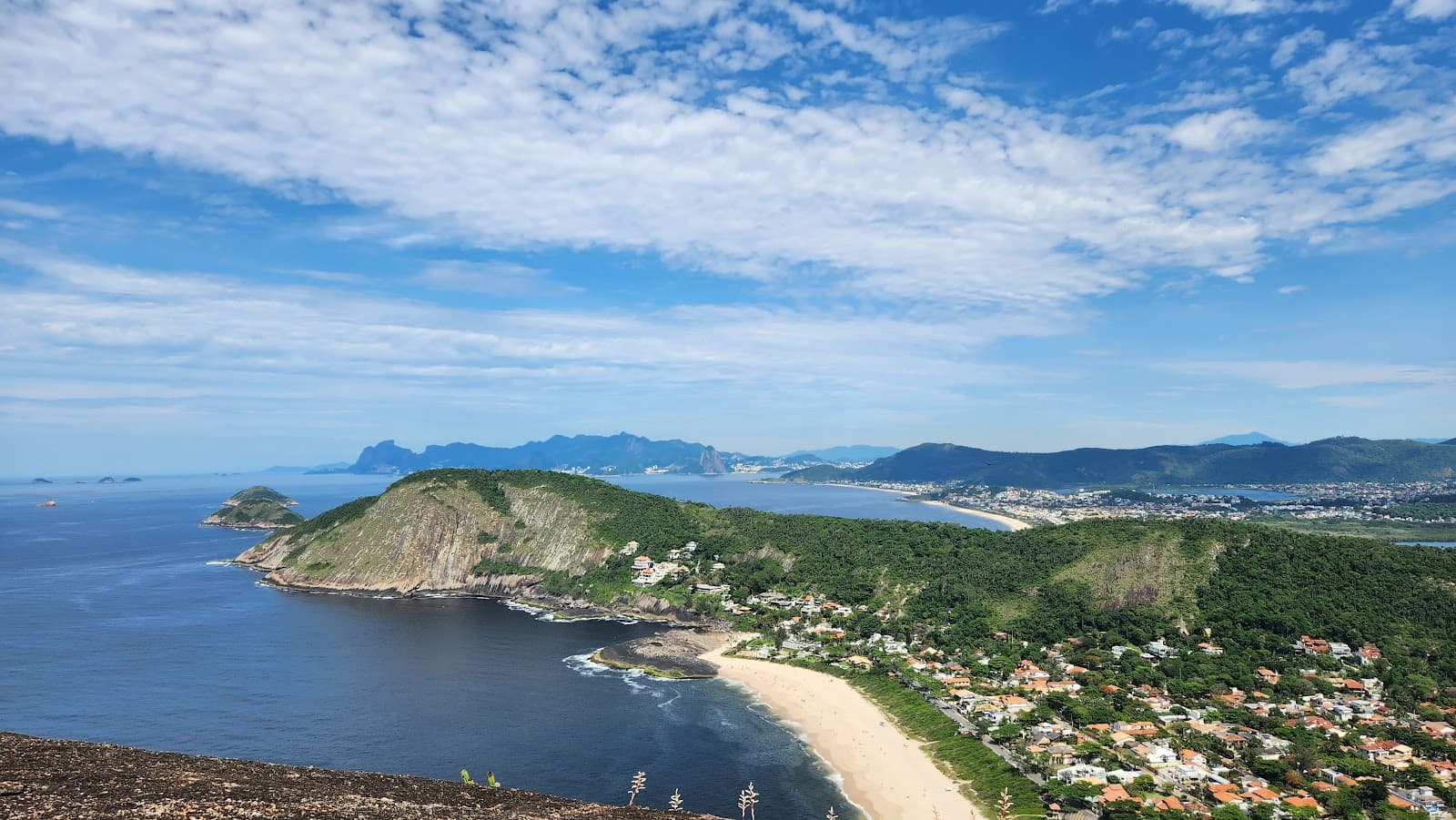 Costão de Itacoatiara - Image 1