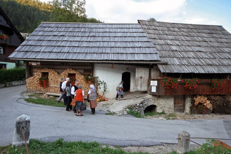 Oplen House Studor - Image 1