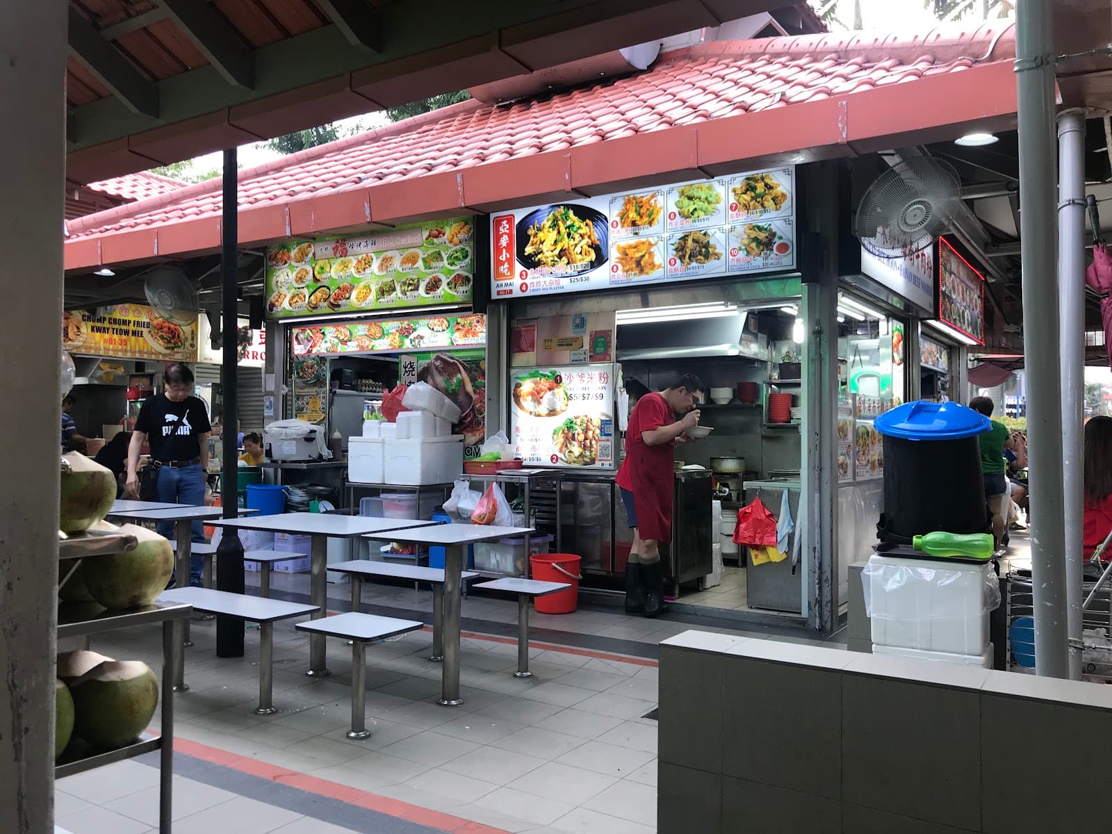 Chomp Chomp Food Centre - Image 1