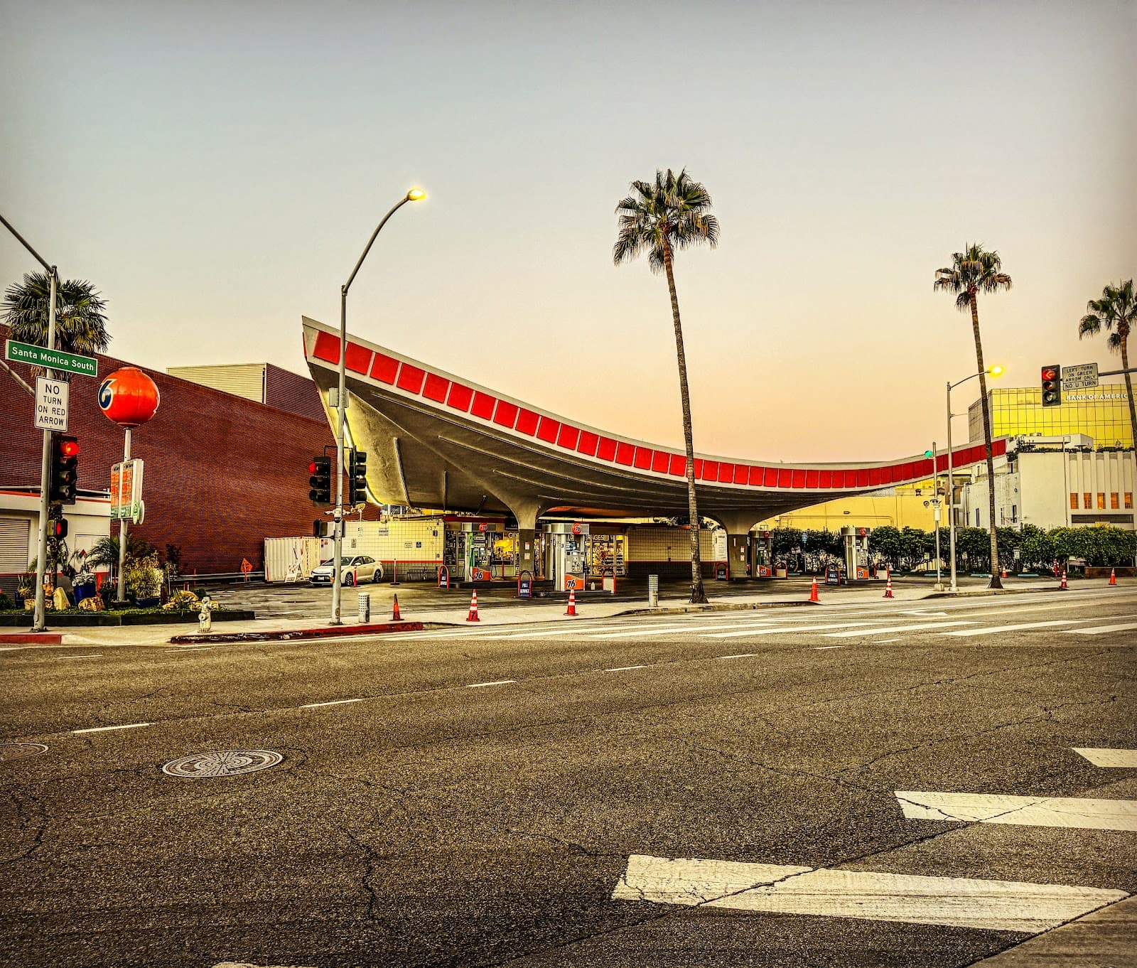 Jack Colker's 76 Station Googie - Image 1