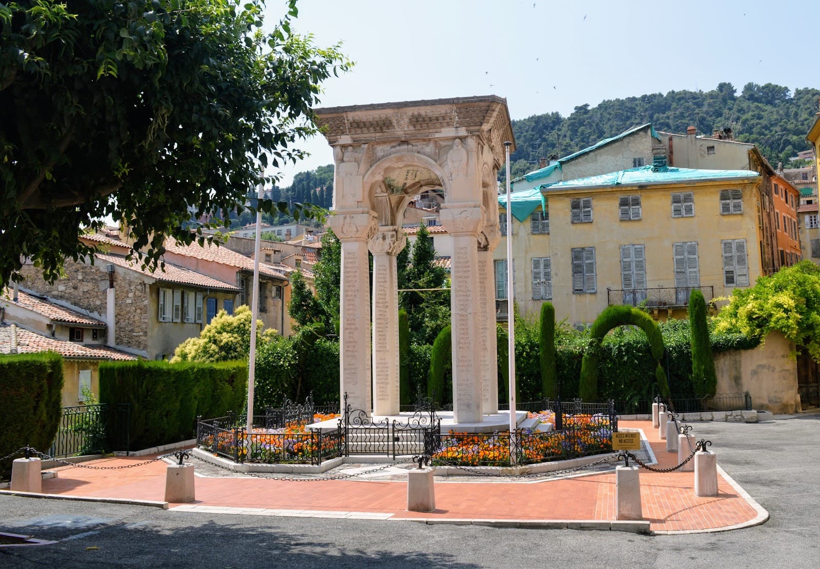 Place du Petit Puy - Image 1
